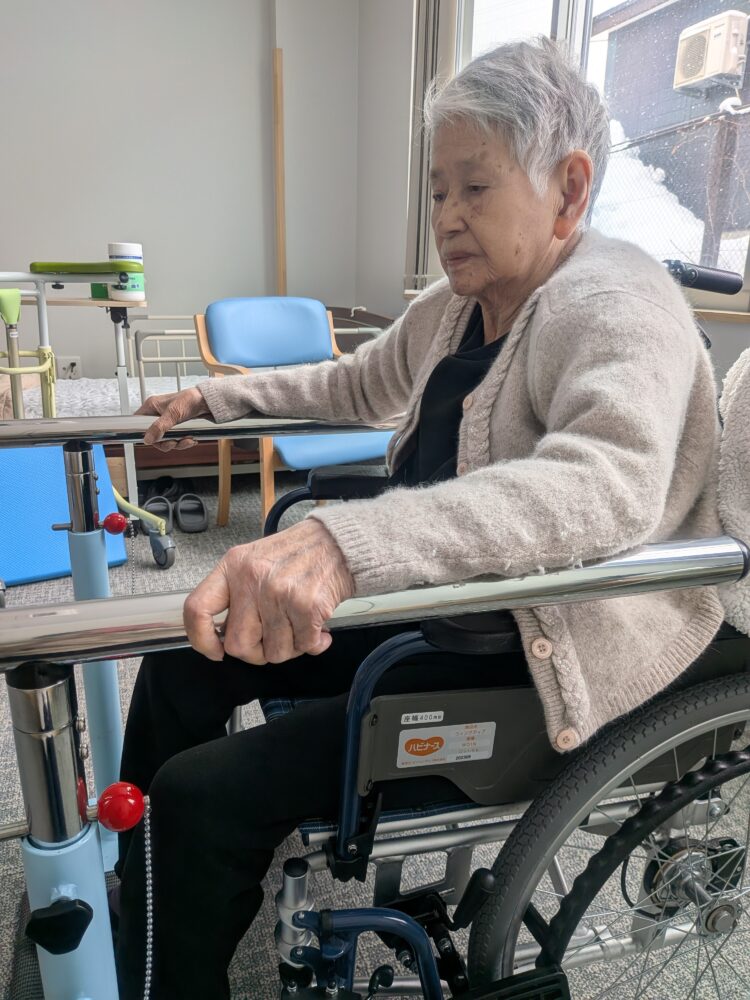 【専用】PRIMROSE 和楽備隣りの老男様 リハビリの様子💪✨ おうよう園（青森県・弘前市）